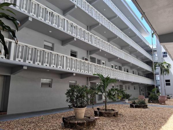 Gulfstream Garden, 329 SE 3rd St #302S, Hallandale Beach, Florida 33009, image 2