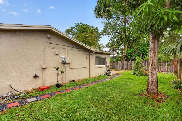 Sunflower, 8122 NW 73rd Ave, Tamarac, Florida 33321, image 3
