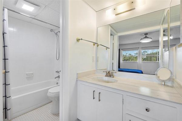 Oriole Golf & Tennis Club 1, 7847 Golf Circle Dr #211, Margate, Florida 33063, image 3