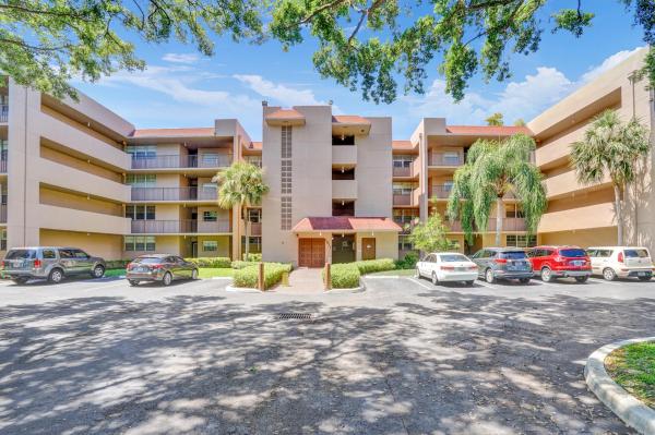 Sabal Palm Of Pine Island Ridge, 1811 Sabal Palm Dr #203, Davie, Florida 33324, image 3