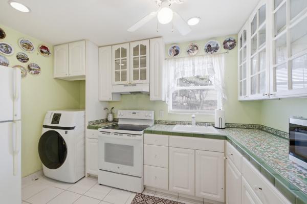 Golden Lakes Village, 112 Lake Anne Dr, West Palm Beach, Florida 33411, image 2