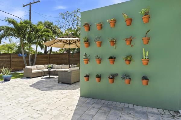 Palm Beach Gardens No HOA, 9744 Dahlia Ave, Palm Beach Gardens, Florida 33410, image 1