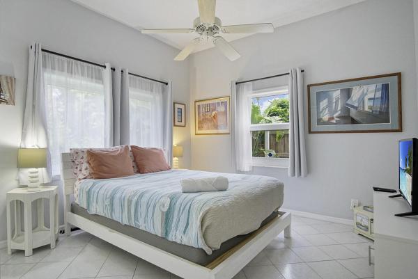 413 Hernando St, Fort Pierce, Florida 34949, image 2