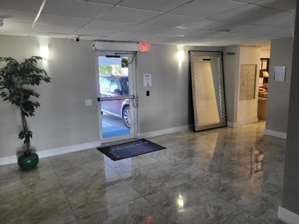 Bayshore Embassy, 550 Bayshore Dr #104, Fort Lauderdale, Florida 33304, image 2