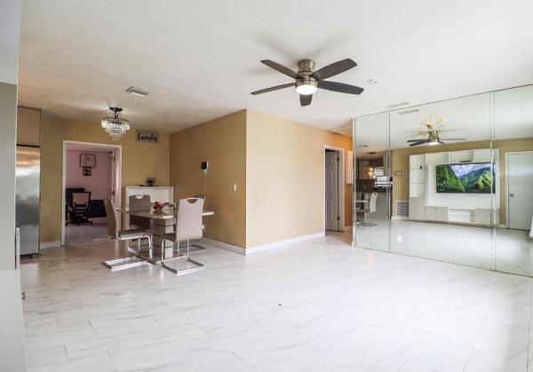Sutton Manor, 219 NE 6th Ave, Boynton Beach, Florida 33435, image 2