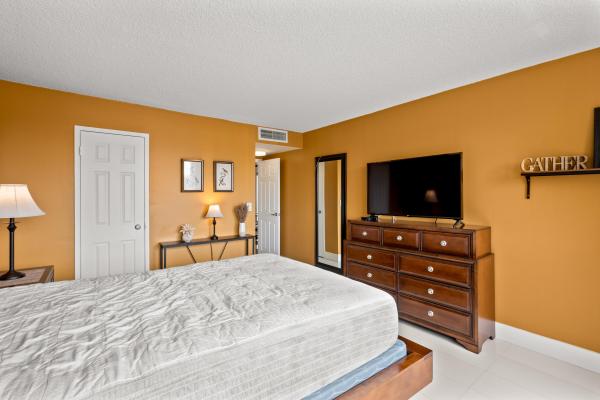 The Yacht Club, 301 Golden Isles Dr #412, Hallandale Beach, Florida 33009, image 3