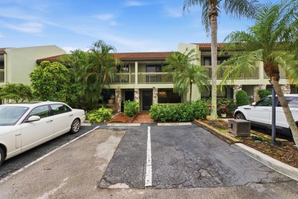 Bayview Village, 6043 Bayview Dr, Fort Lauderdale, Florida 33308, image 1