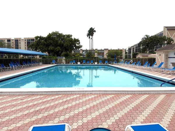 Huntington Lakes 2, 7076 Huntington Ln #608, Delray Beach, Florida 33446, image 1