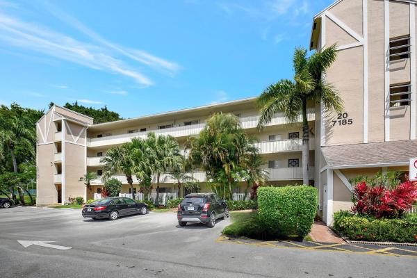 Huntington Lakes 3, 7185 Huntington Ln #301, Delray Beach, Florida 33446, image 3