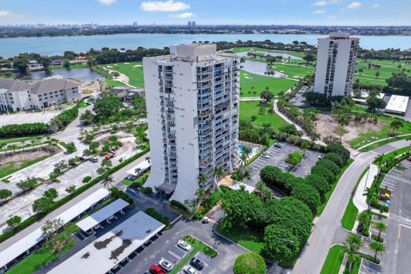 Lincoln Tower, 2400 Presidential Way #1206, West Palm Beach, Florida 33401, image 2