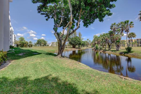 Poinciana Place 3, 3595 Birdie Dr #108, Lake Worth, Florida 33467, image 2