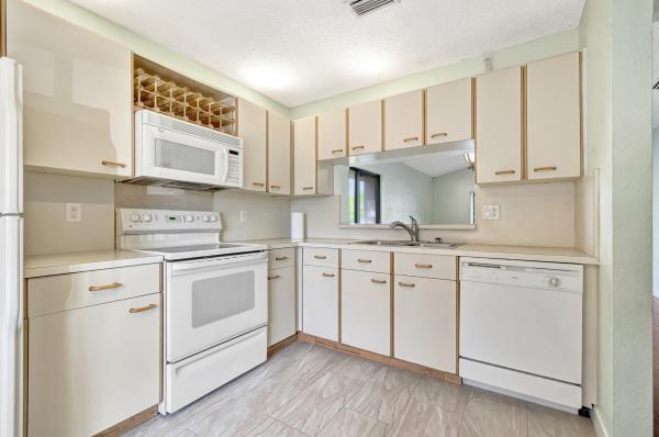 San Remo Golf & Tennis Club, 351 Club Cir #207, Boca Raton, Florida 33487, image 3