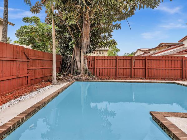 Hollywood Gardens, 3841 Farragut St, Hollywood, Florida 33021, image 1