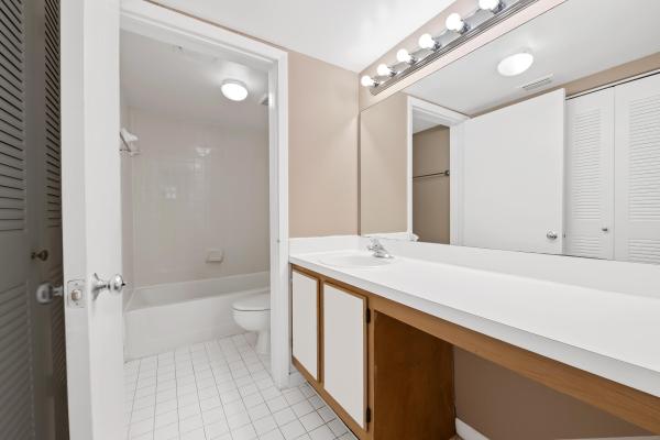LakeView Club, 2861 N Oakland Forest Dr #202, Oakland Park, Florida 33309, image 2