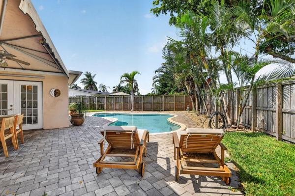 Coral Manor, 301 SE 8th Ave, Deerfield Beach, Florida 33441, image 3