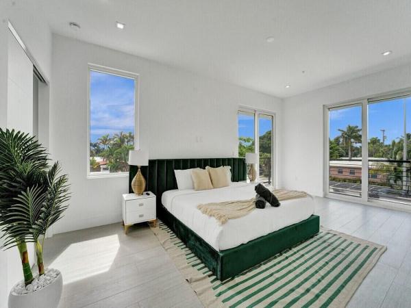 Lake Ridge, 1220 NE 15th Ave, Fort Lauderdale, Florida 33304, image 1