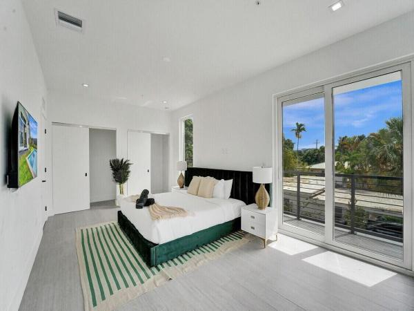 Lake Ridge, 1220 NE 15th Ave, Fort Lauderdale, Florida 33304, image 1