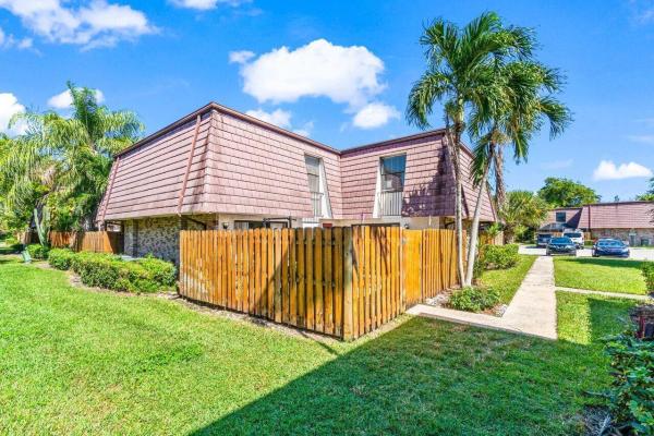 Courtyards, 7529 E Courtyard Run, Boca Raton, Florida 33433, image 1