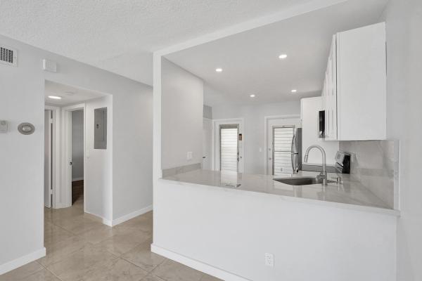 Isle Of Paradise, 455 Paradise Isle Blvd #305, Hallandale Beach, Florida 33009, image 2