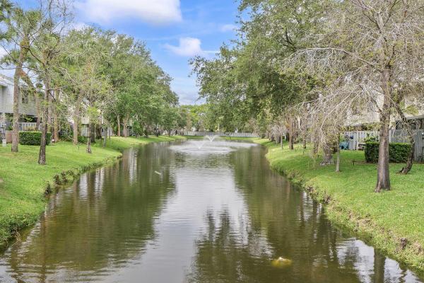 Lakebridge Townhomes, 185 SW 3rd St, Pompano Beach, Florida 33060, image 2