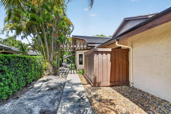 Banyan Springs Patio Villas, 5155 Pine Dr, Boynton Beach, Florida 33437, image 2