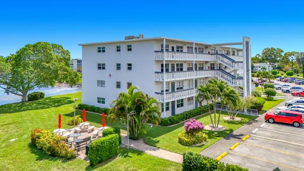Oakridge, 2114 Oakridge V, Deerfield Beach, Florida 33442, image 2