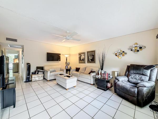 Oakridge, 2114 Oakridge V, Deerfield Beach, Florida 33442, image 3
