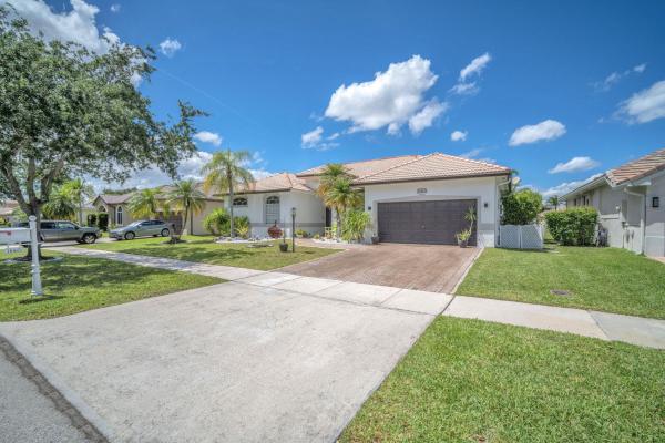 Stoneridge Lake Estates, 16423 Segovia Cir S, Pembroke Pines, Florida 33331, image 1
