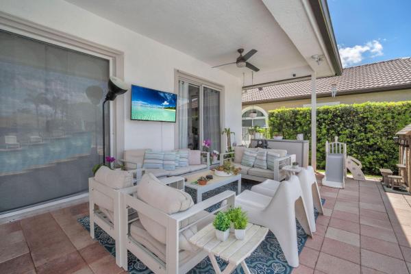 Stoneridge Lake Estates, 16423 Segovia Cir S, Pembroke Pines, Florida 33331, image 3
