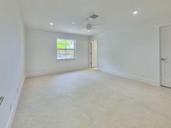 Linns, 236 SE 3rd Ave, Delray Beach, Florida 33483, image 1