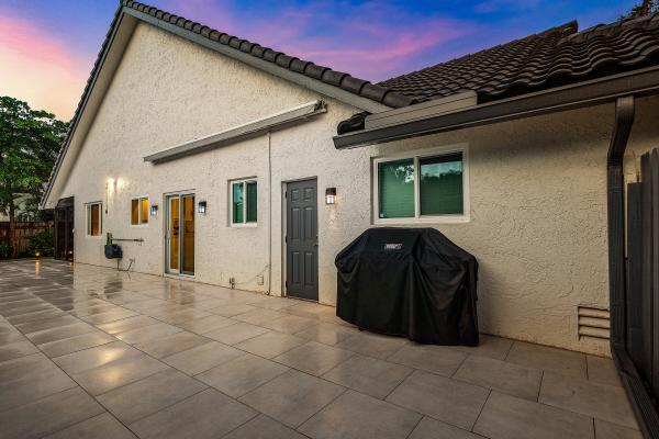 Colonnade At Glen Oaks, 2845 NW 42nd St, Boca Raton, Florida 33434, image 2