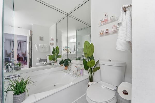 644 NE 195th St, Unincorporated Dade County, Florida 33179, image 1