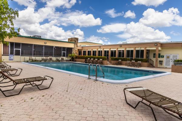 Sabal Palm Village, 4980 E Sabal Palm Blvd #124, Tamarac, Florida 33319, image 1