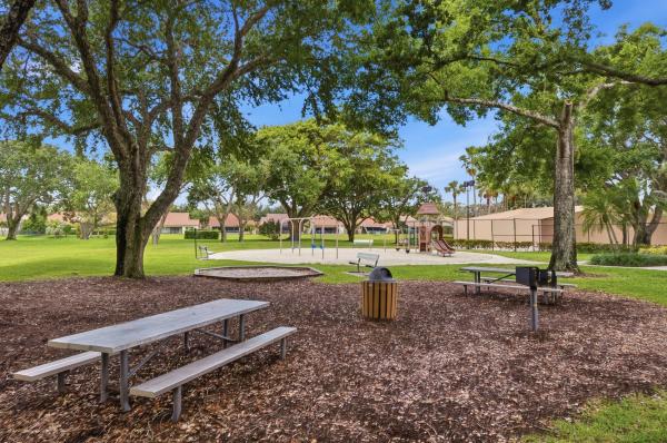 Saratoga Pointe, 2860 Cuyahoga Ln, West Palm Beach, Florida 33409, image 2
