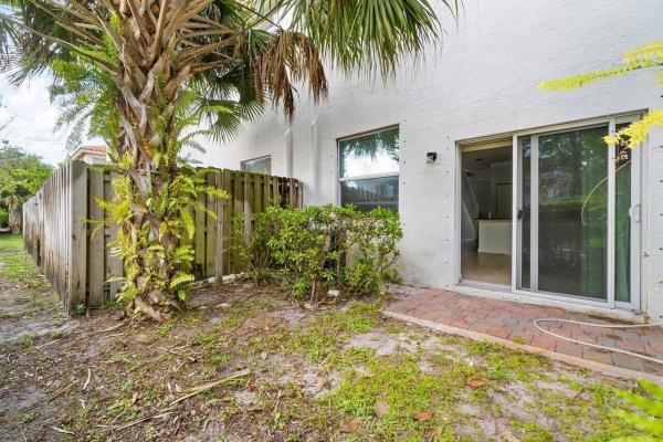 Charleston Commons, 5288 Ashley River Rd, West Palm Beach, Florida 33417, image 2