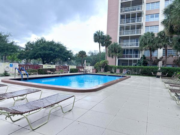 Country Club Tower Of Coral Springs, 10777 W Sample Rd #714, Coral Springs, Florida 33065, image 1