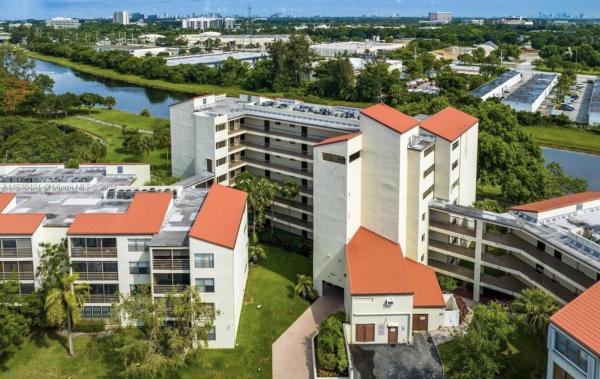 Cypress Bend, 2314 S Cypress Bend Dr #313, Pompano Beach, Florida 33069, image 1