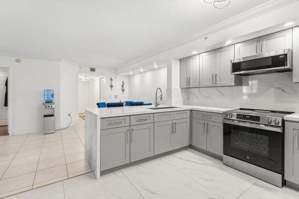Emerald Isle At Laguna Lakes, 4180 W San Marino Blvd #107, West Palm Beach, Florida 33409, image 2