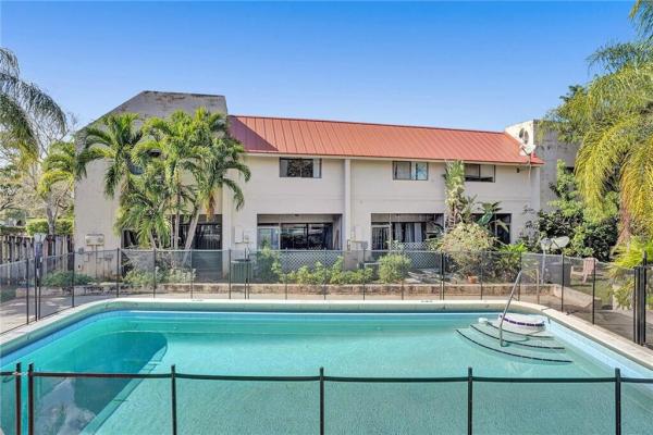 Hidden Oaks Townhouses, 1679 NW 15th Vis, Boca Raton, Florida 33432, image 1