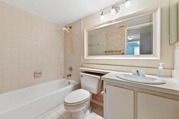 Sabal Ridge, 1701 Sabal Ridge Cir #B, Palm Beach Gardens, Florida 33418, image 2