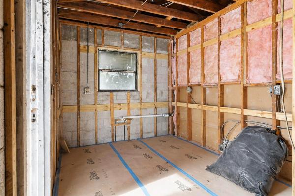 White Caps, 131 W 35th St #1, Riviera Beach, Florida 33404, image 1