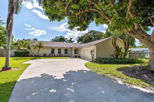 Pinewood East 2 Of Wellington, 240 Sulky Way, Wellington, Florida 33414, image 2