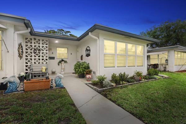 1177 S Drive Cir #B, Delray Beach, Florida 33445, image 2