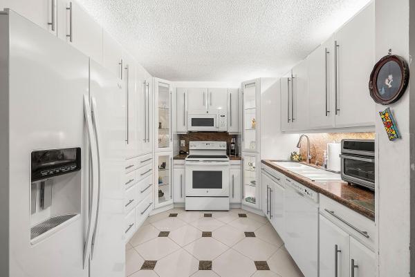Town Villas At Moon Lake, 18881 Jolson Ave #1, Boca Raton, Florida 33496, image 3