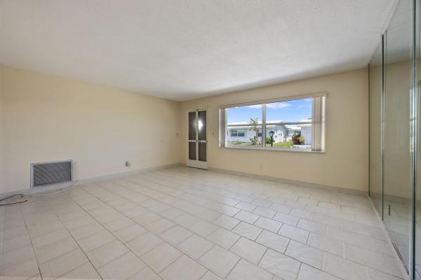 Palm Beach Leisureville, 904 SW 5th Ct, Boynton Beach, Florida 33426, image 2