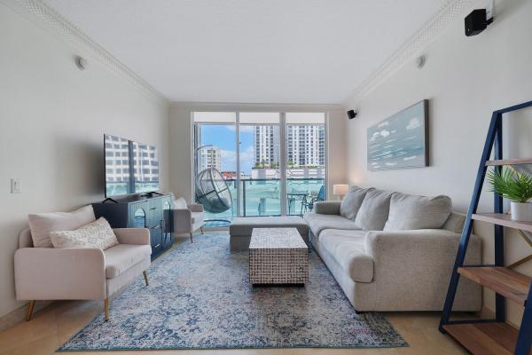 350 Las Olas Place, 350 SE 2nd St #860, Fort Lauderdale, Florida 33301, image 3
