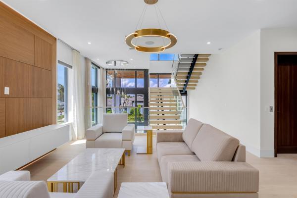 Kings Court, 310 NE 2nd St, Boca Raton, Florida 33432, image 3