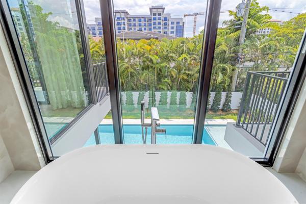 Kings Court, 310 NE 2nd St, Boca Raton, Florida 33432, image 2