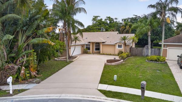 Crestwood, 103 Oxford Ct, Royal Palm Beach, Florida 33411, image 3