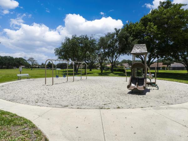 Village Of Sandalwood Lakes South, 5710 57th Way, West Palm Beach, Florida 33409, image 3